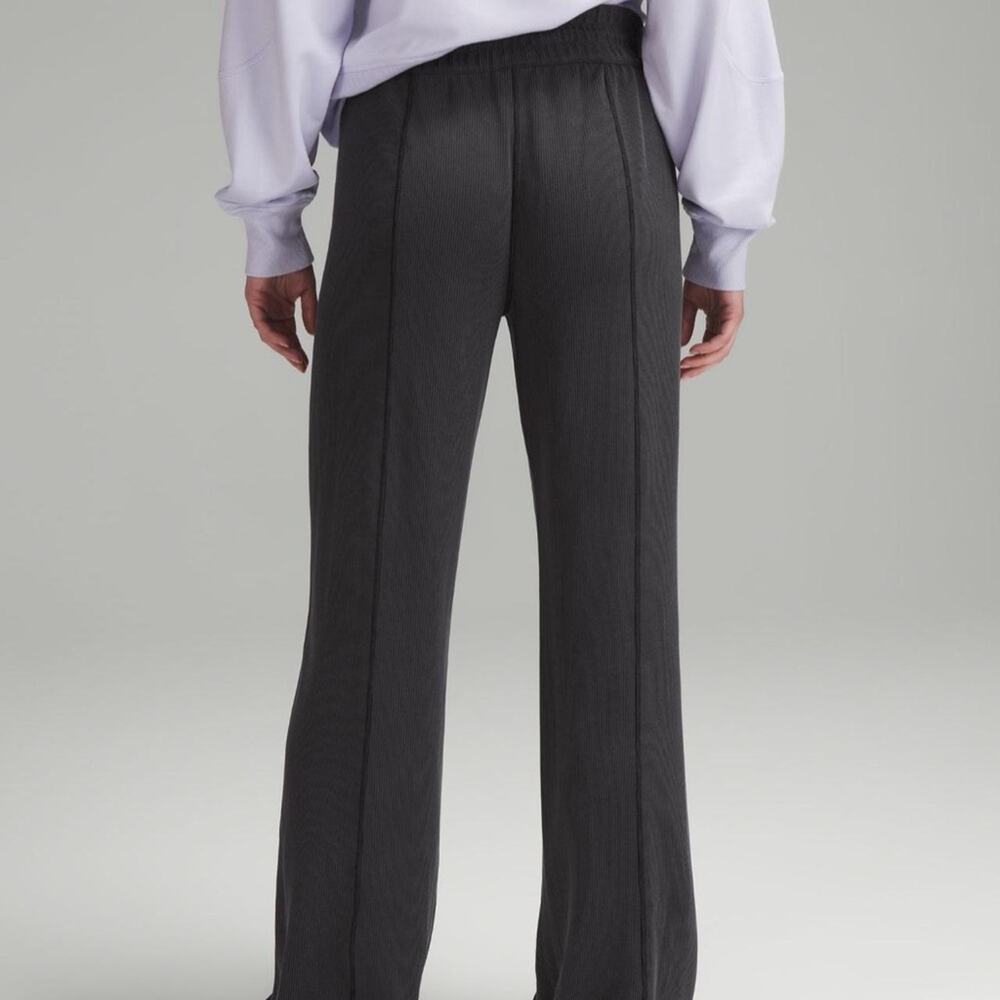 BRAND NEW WORN ONCE!!!!!!! lululemon ribbed softstreme pant